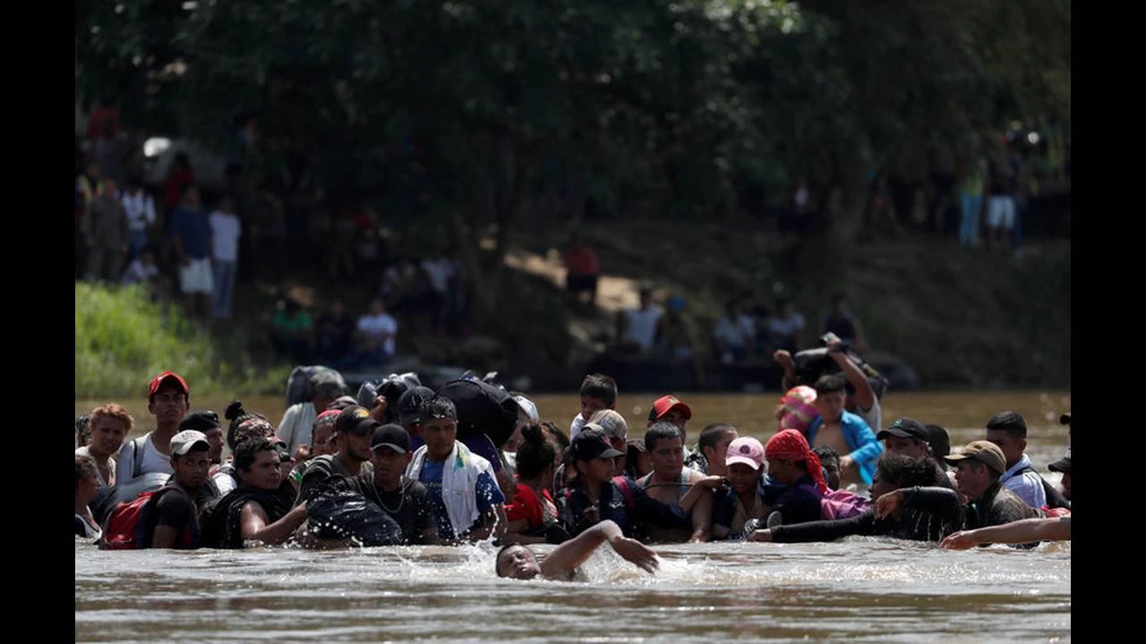 Αφού δεν βρήκαν βάρκες, μετανάστες έρχονται στη Χίο κολυμπώντας!